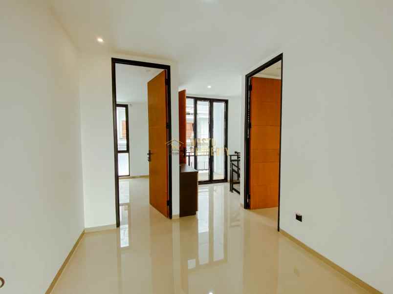 dijual rumah maguwoharjo depok sleman