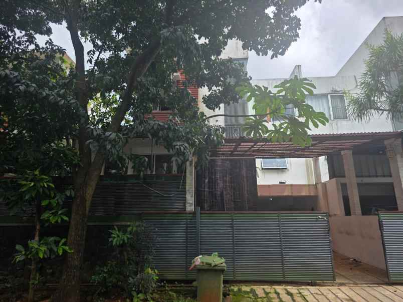 dijual rumah mahogany residence
