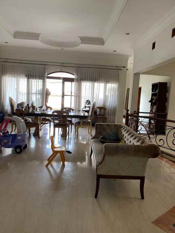 dijual rumah makmur sukajadi