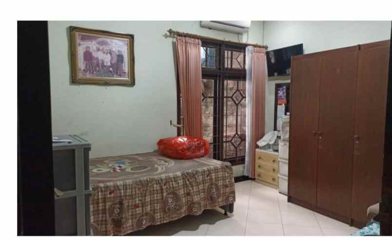 dijual rumah manyar indah