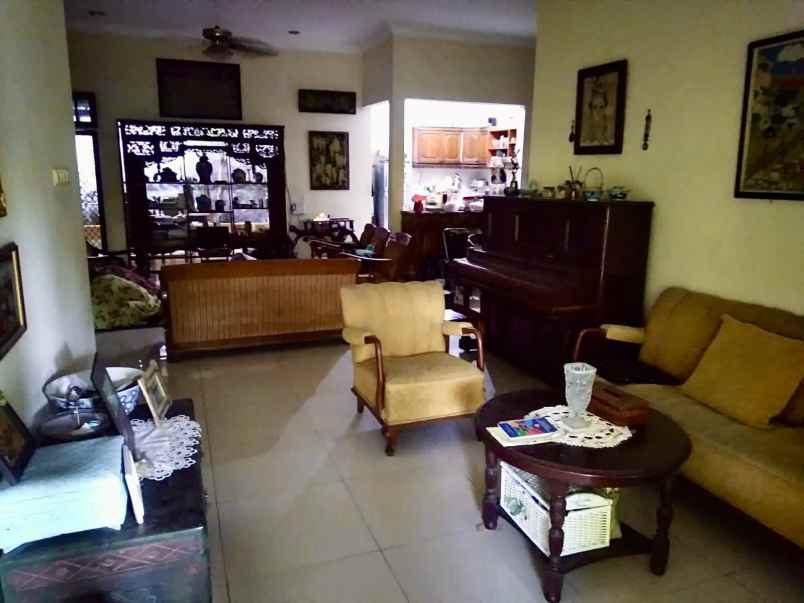 dijual rumah manyar indah