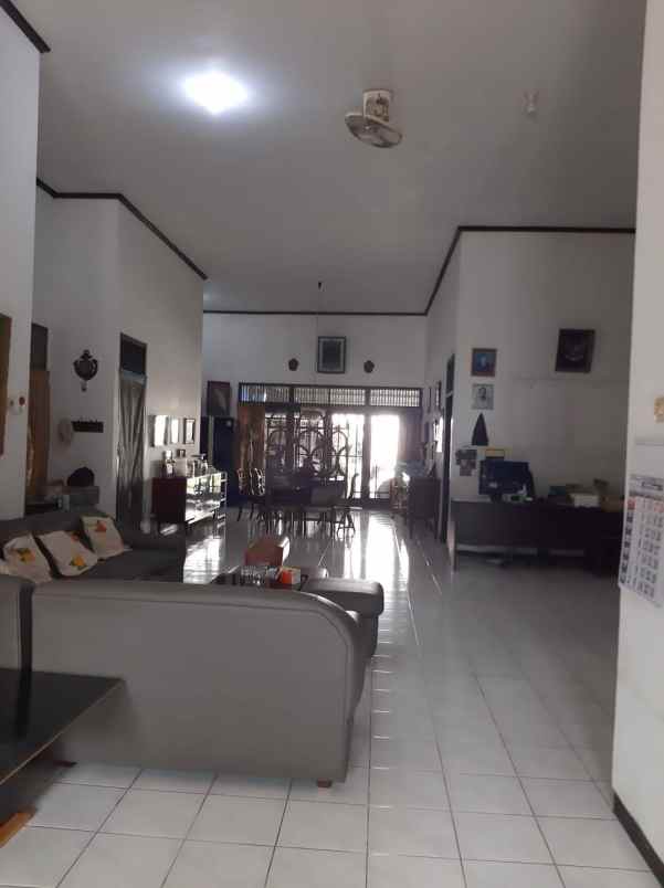 dijual rumah manyar jaya