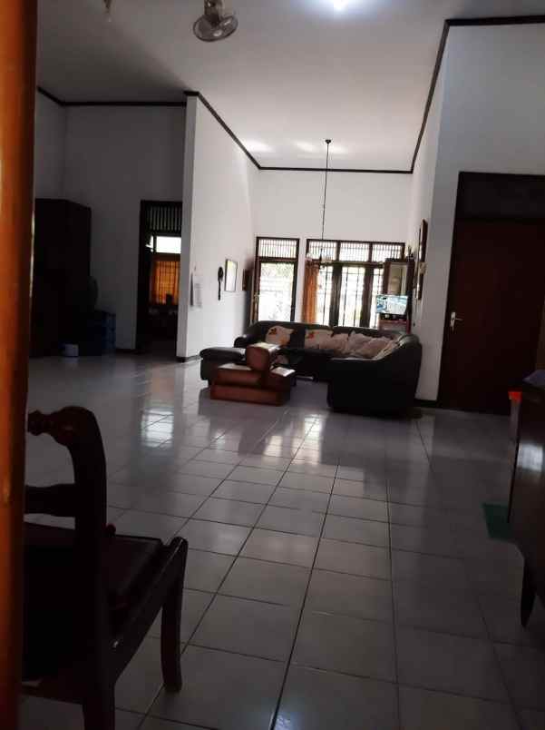 dijual rumah manyar jaya