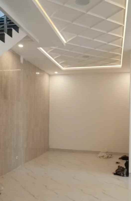 dijual rumah manyar kertoadi