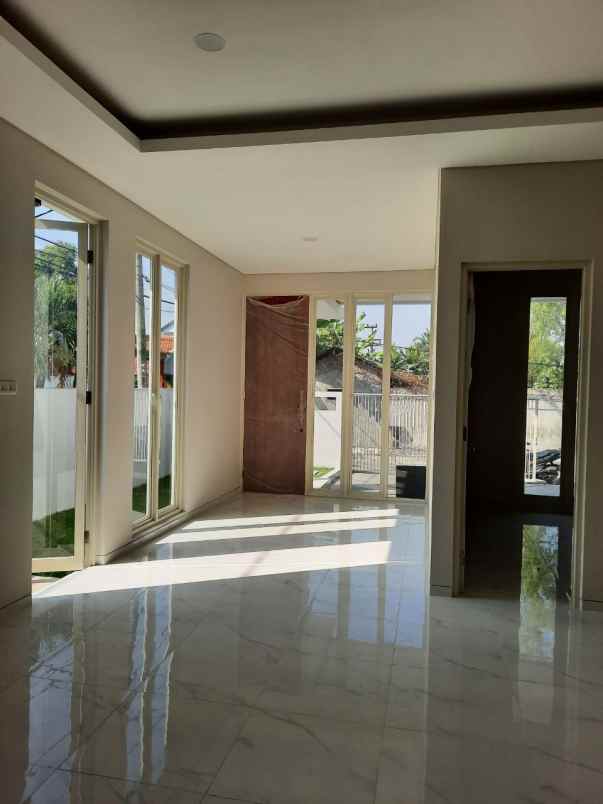 dijual rumah manyar tirtoasri