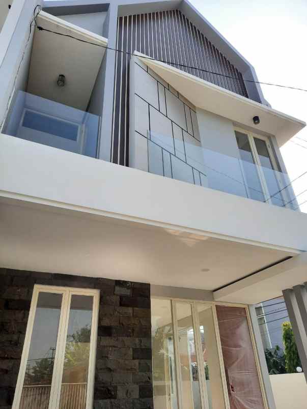 dijual rumah manyar tirtoasri