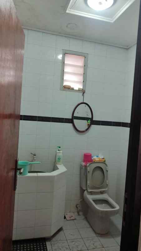 dijual rumah manyar tirtomoyo