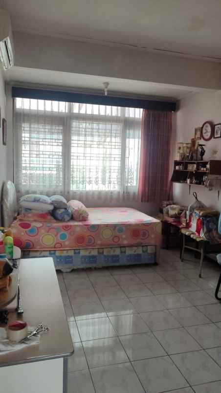 dijual rumah manyar tirtomoyo