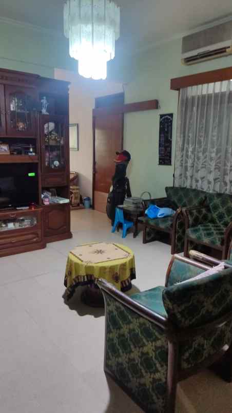 dijual rumah manyar tirtomoyo