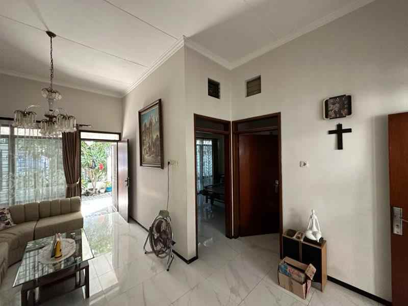dijual rumah manyar tirtoyoso