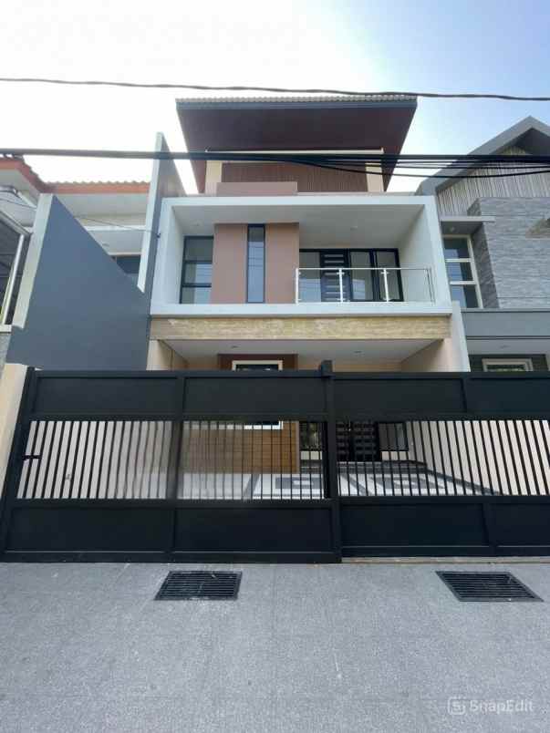 dijual rumah manyar tirtoyoso