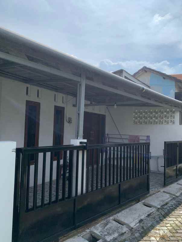 dijual rumah manyaran