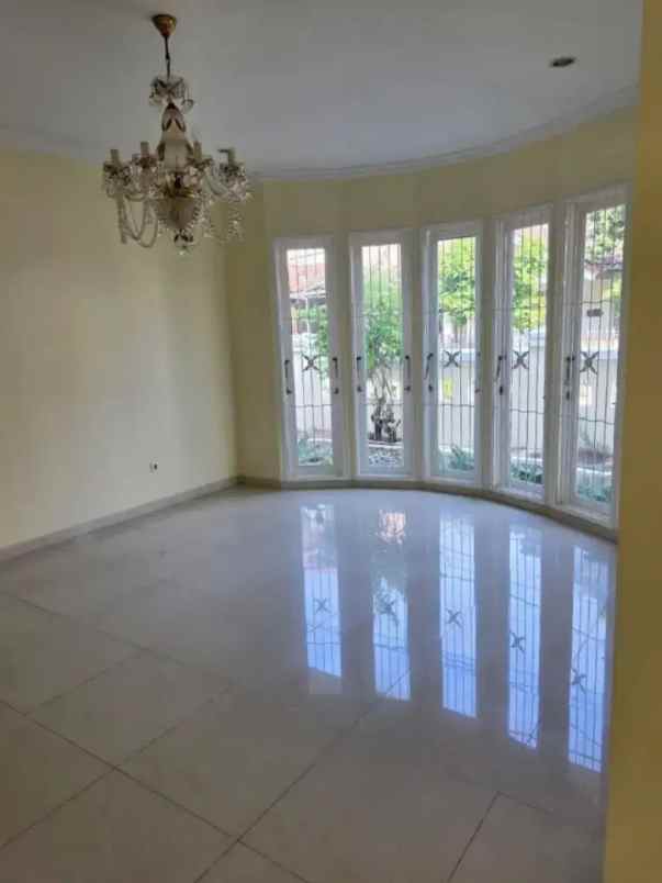 dijual rumah mega cinere