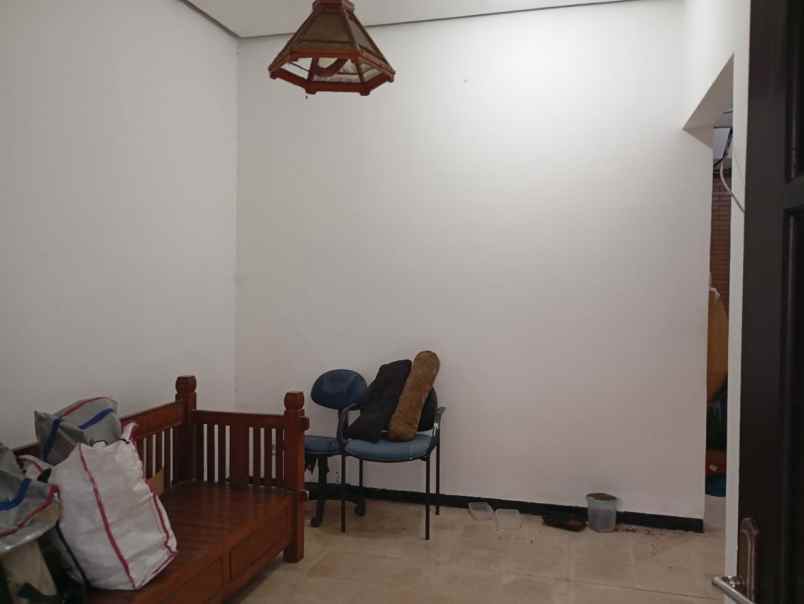 dijual rumah menanggal