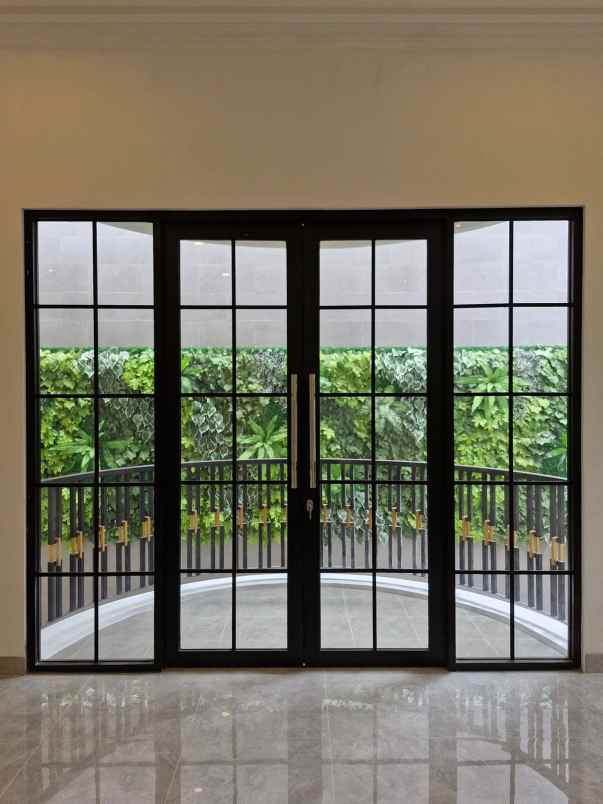 dijual rumah mewah siap huni di tomang