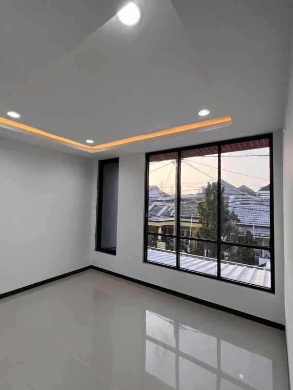 dijual rumah nginden