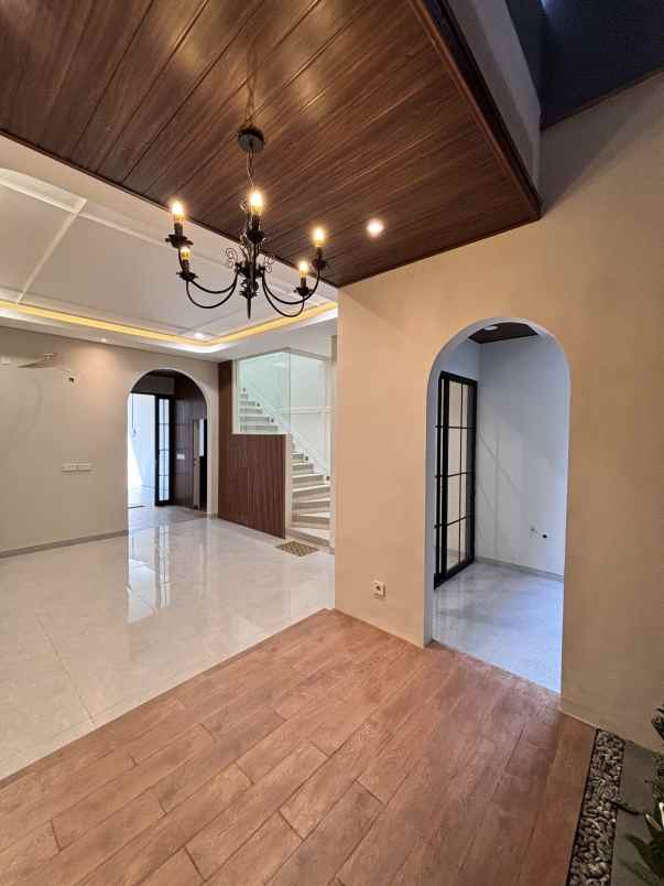 dijual rumah on progress manyar indah american style