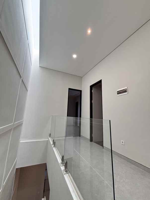 dijual rumah on progress manyar indah american style