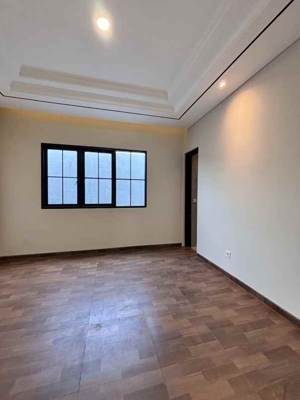 dijual rumah on progress manyar indah american style