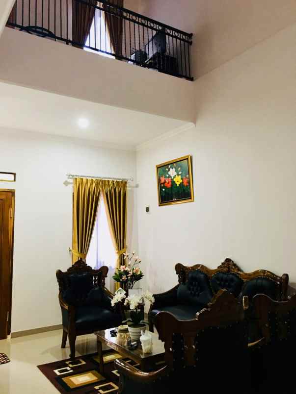 dijual rumah padasuka