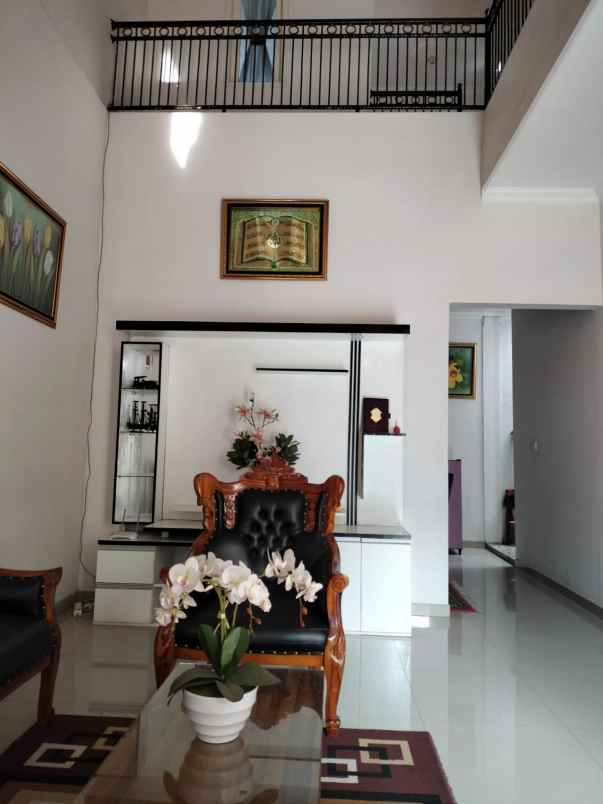 dijual rumah padasuka