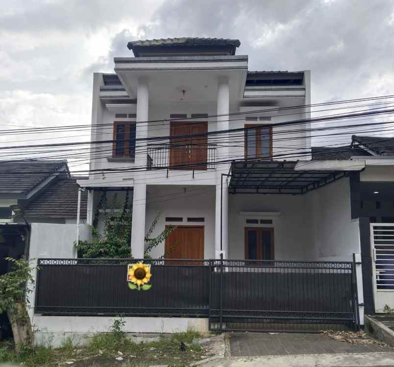 dijual rumah padasuka