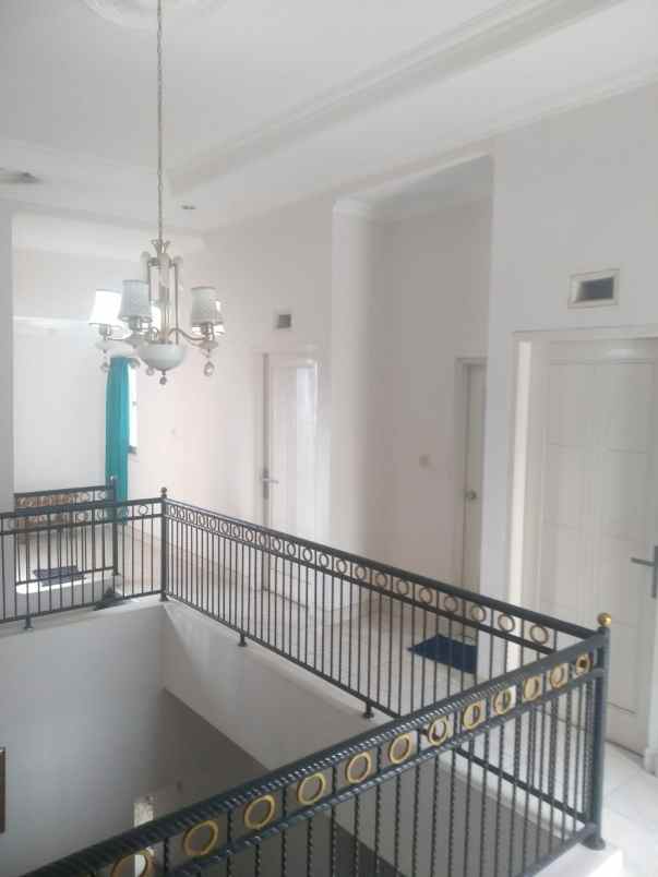 dijual rumah padasuka