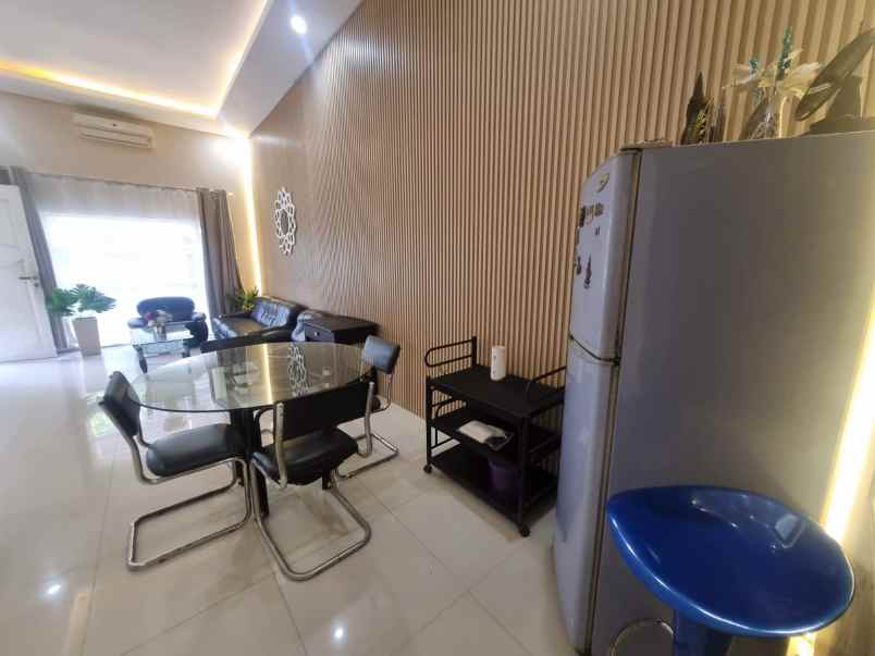 dijual rumah pakuwon city