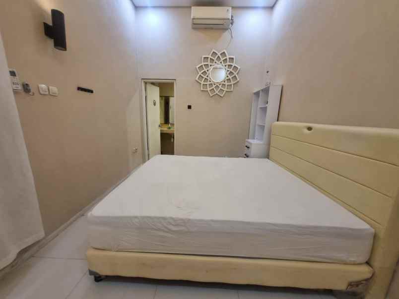 dijual rumah pakuwon city