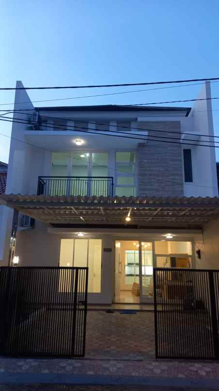 dijual rumah pakuwon city griya asri