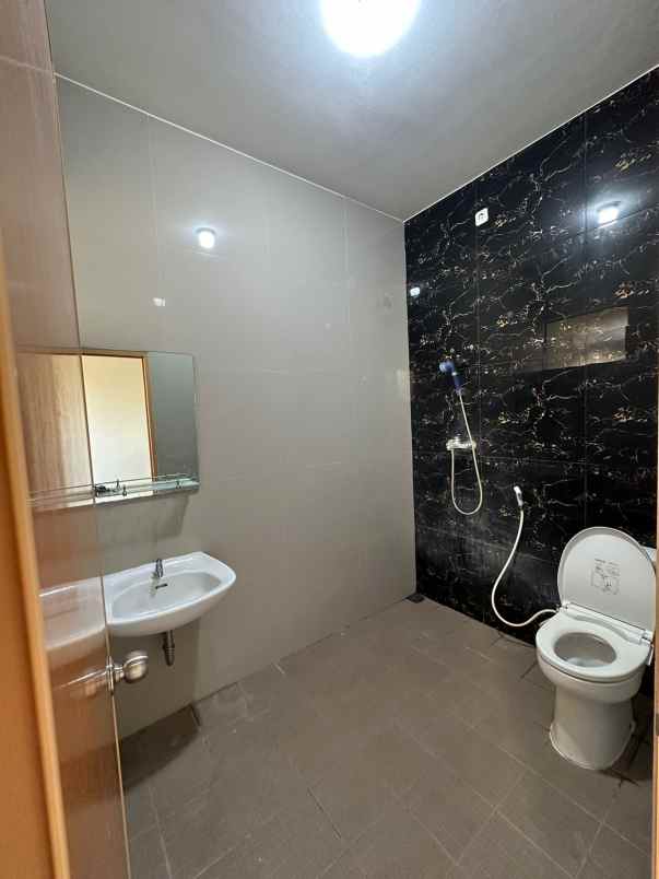 dijual rumah pasar kapasan