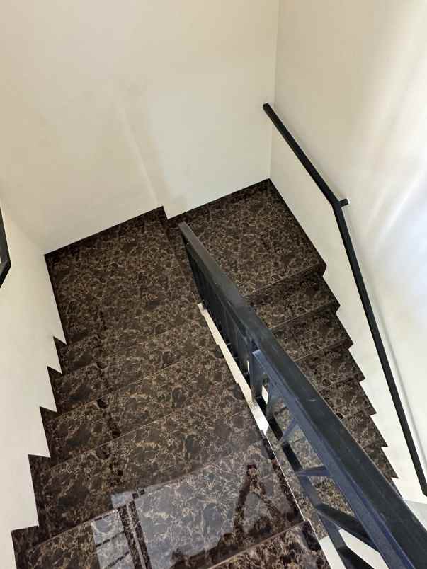 dijual rumah pasar kapasan