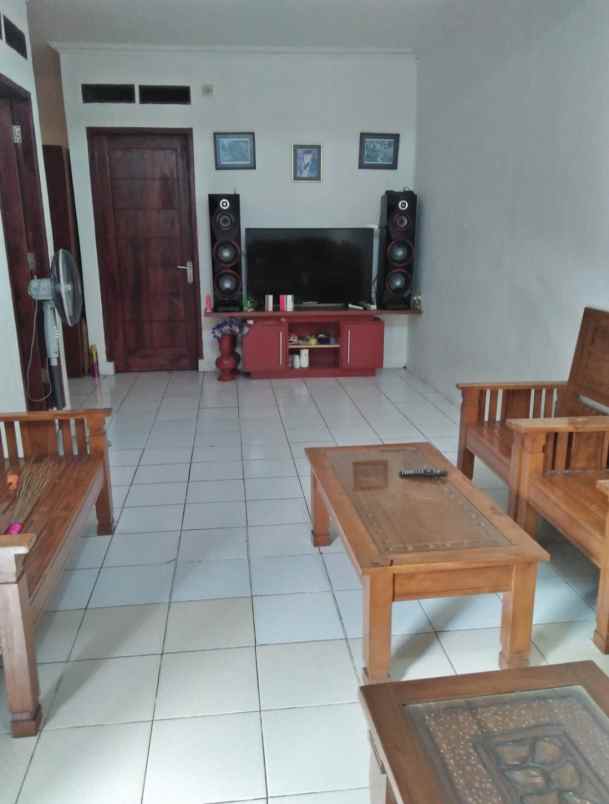 dijual rumah pengasinsn sawangan depok