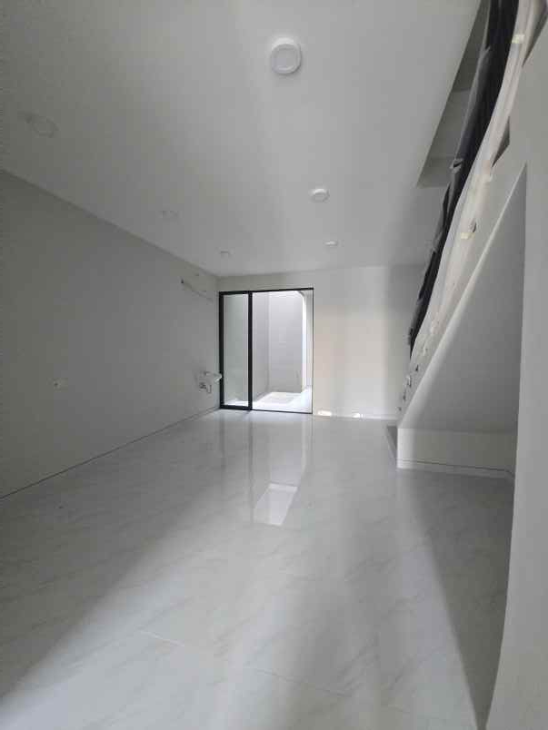 dijual rumah penjaringan sari