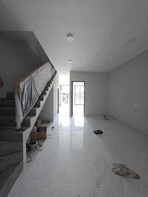 dijual rumah penjaringan sari