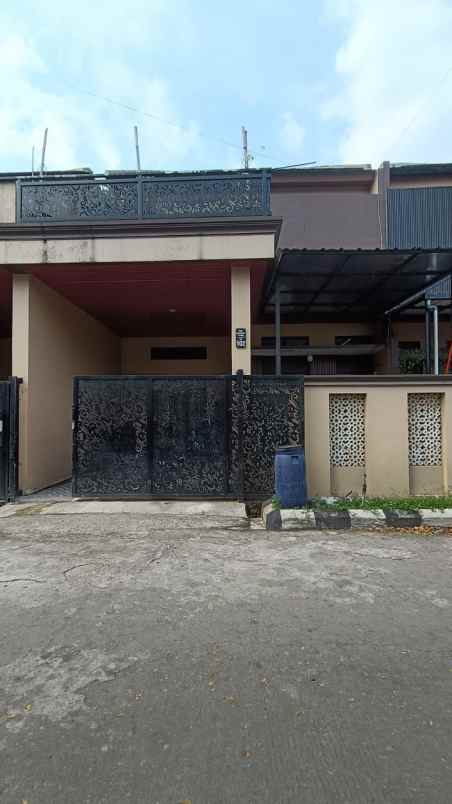 dijual rumah perumahan graha