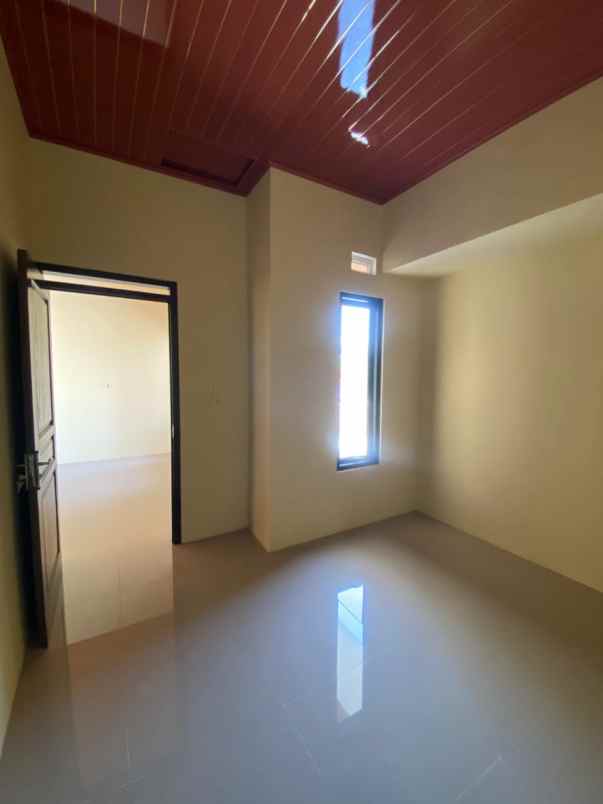 dijual rumah perumahan graha