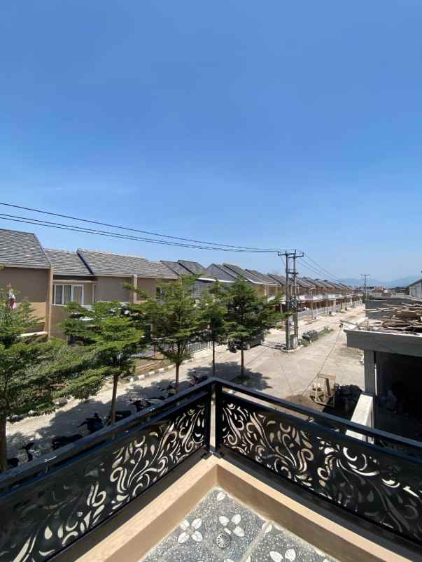 dijual rumah perumahan graha