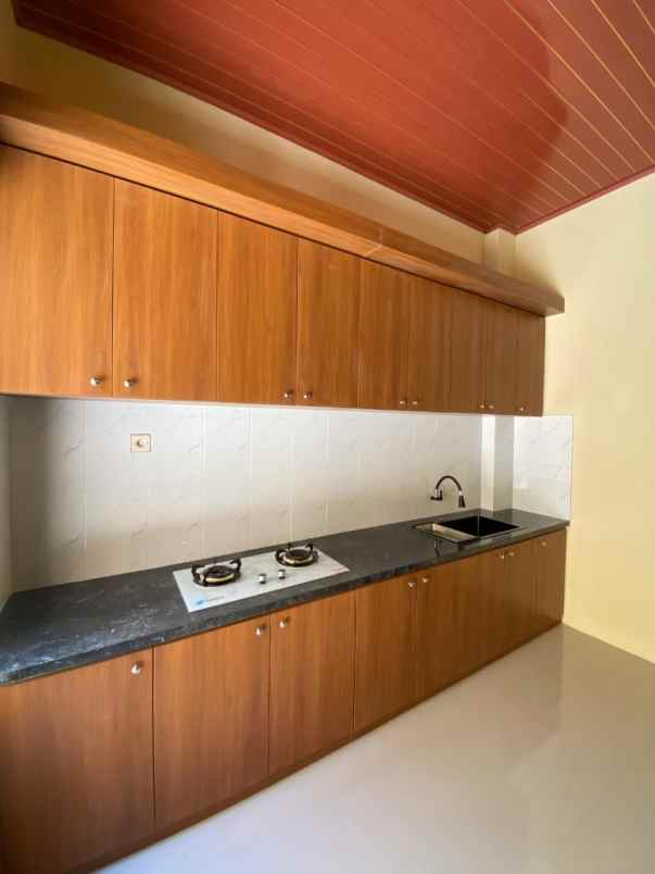 dijual rumah perumahan graha