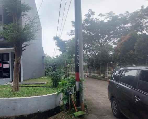 dijual rumah perumahan graha laras