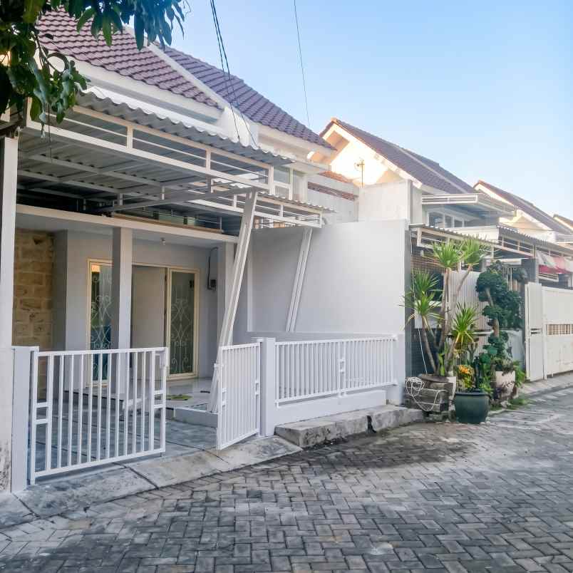 dijual rumah perumahan greenlake wonorejo
