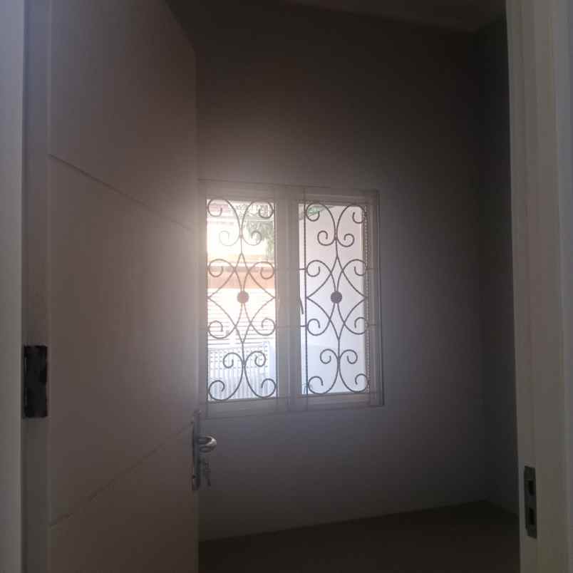 dijual rumah perumahan greenlake wonorejo