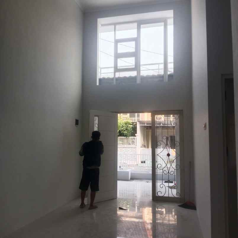 dijual rumah perumahan greenlake wonorejo