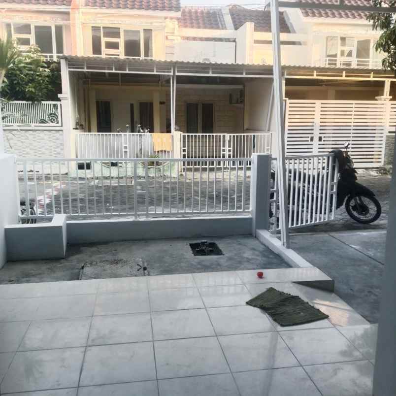 dijual rumah perumahan greenlake wonorejo