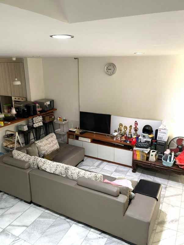 dijual rumah perumahan taman kebon