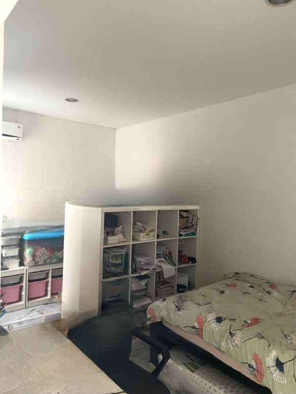 dijual rumah perumahan taman kebon