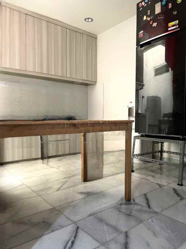 dijual rumah perumahan taman kebon