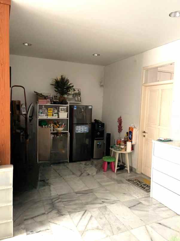 dijual rumah perumahan taman kebon