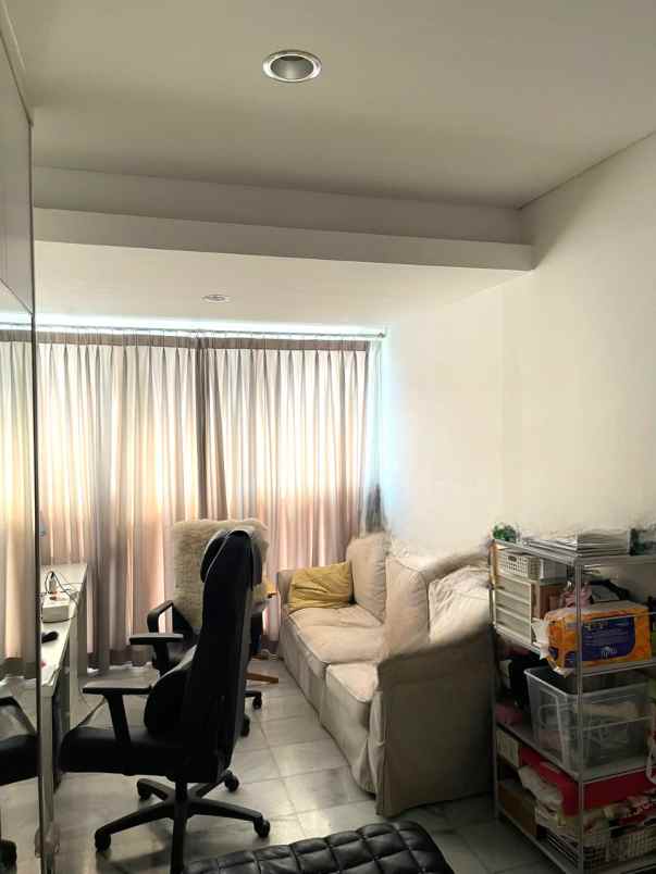 dijual rumah perumahan taman kebon