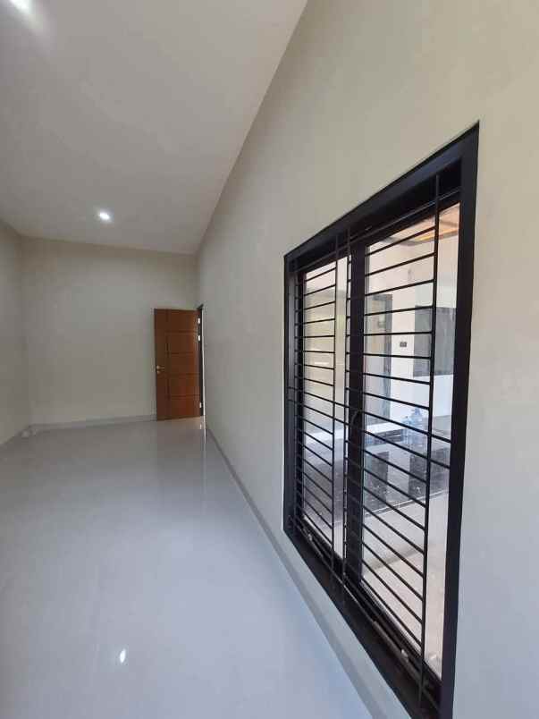 dijual rumah perumahan wiguna